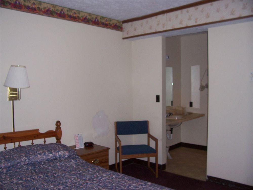 North Country American Inn Kalkaska Exterior photo