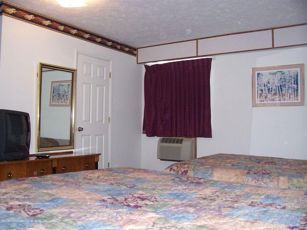 North Country American Inn Kalkaska Exterior photo