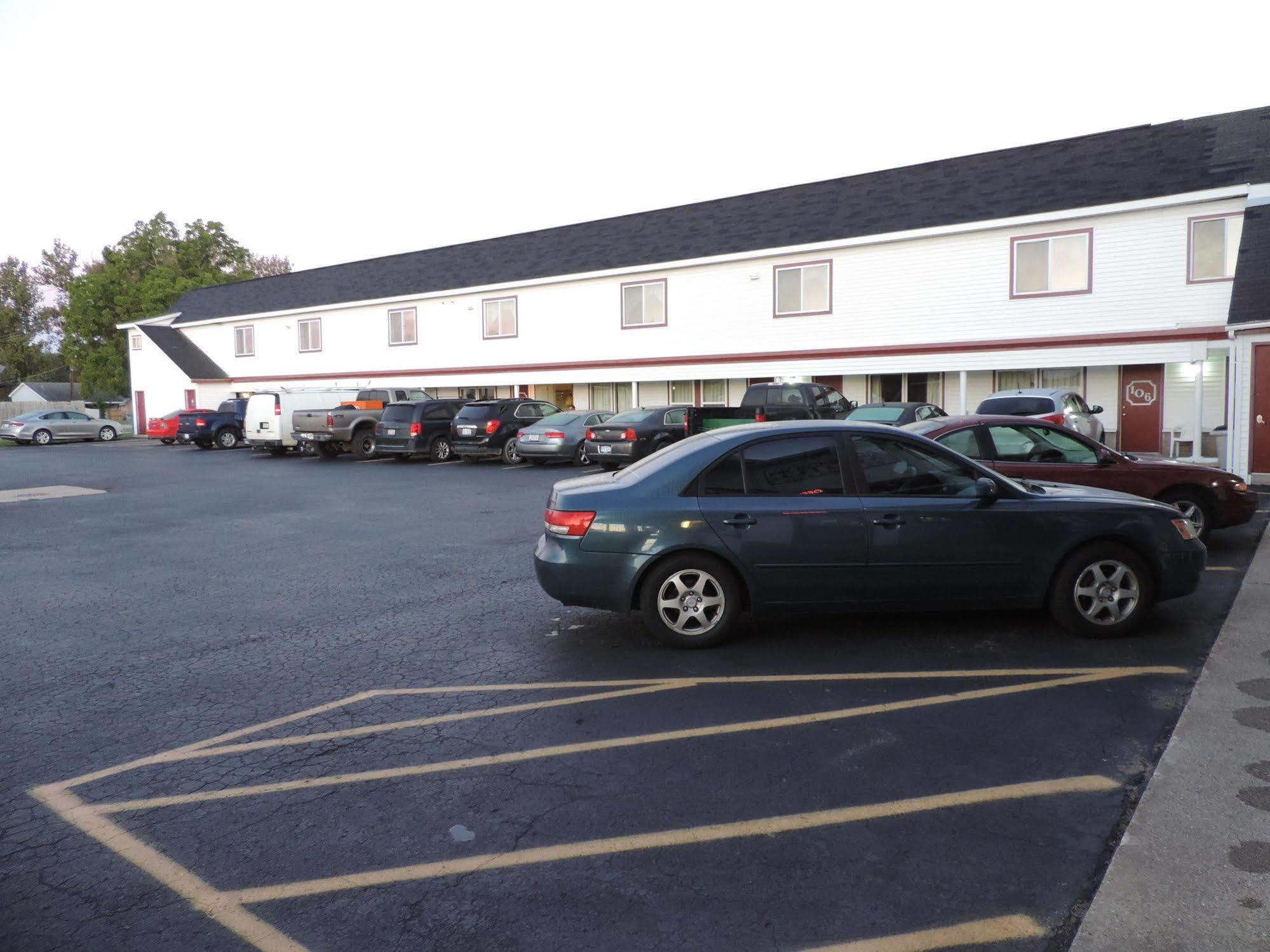 North Country American Inn Kalkaska Exterior photo